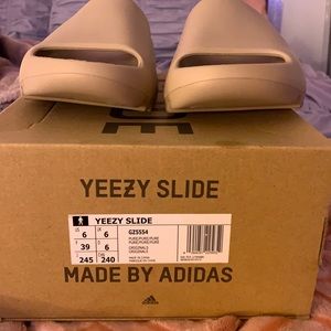 Yeezy slides BRAND NEW color “PURE” size 6.